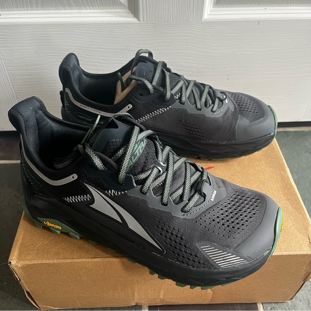 Altra Olympus 5 Men's Trail Running Shoes - size 8.5